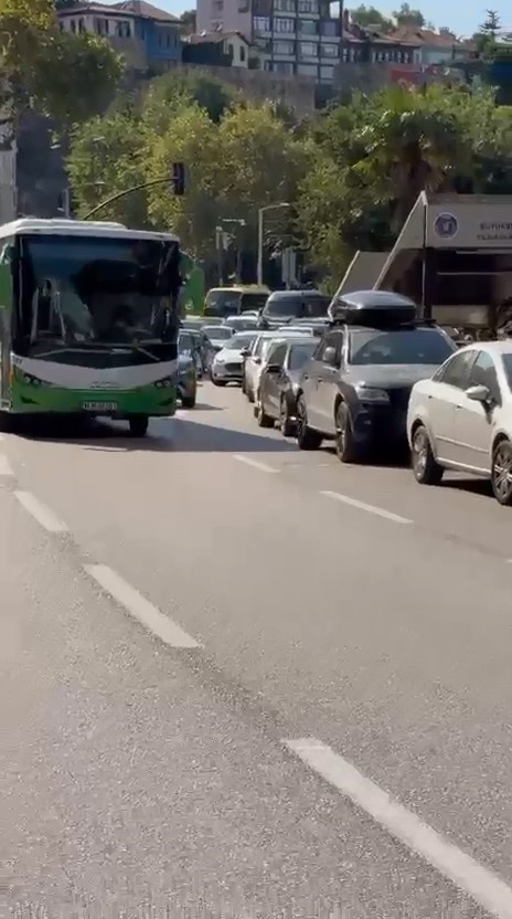 bursada dugun konvoyunun onunu bu sefer otobus kesti 1 1e8fkQtw