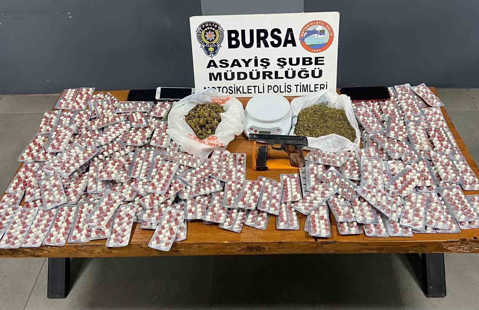 bursada dur ihtarina uymadi evinden uyusturucu ve silah cikti 0 5FiRErcV
