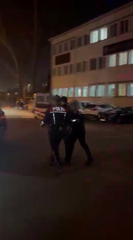 bursada dur ihtarina uymadi evinden uyusturucu ve silah cikti 2 cGtvItOU