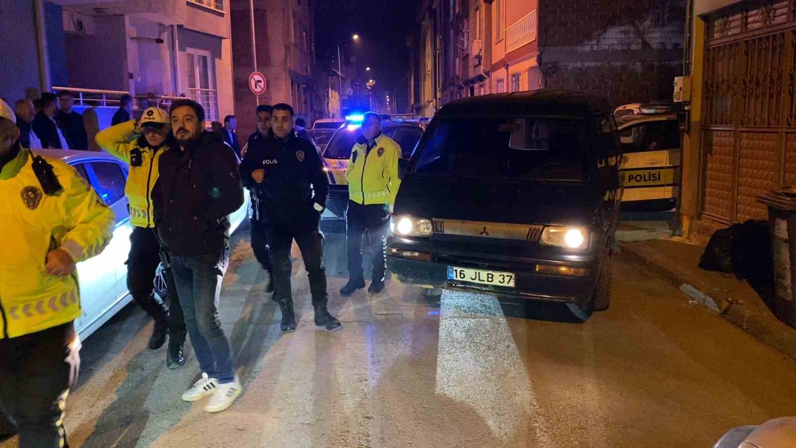 bursada dur ihtarina uymayan surucu 10 kilometrelik kovalamacayla yakalandi 2 hff8MCRY
