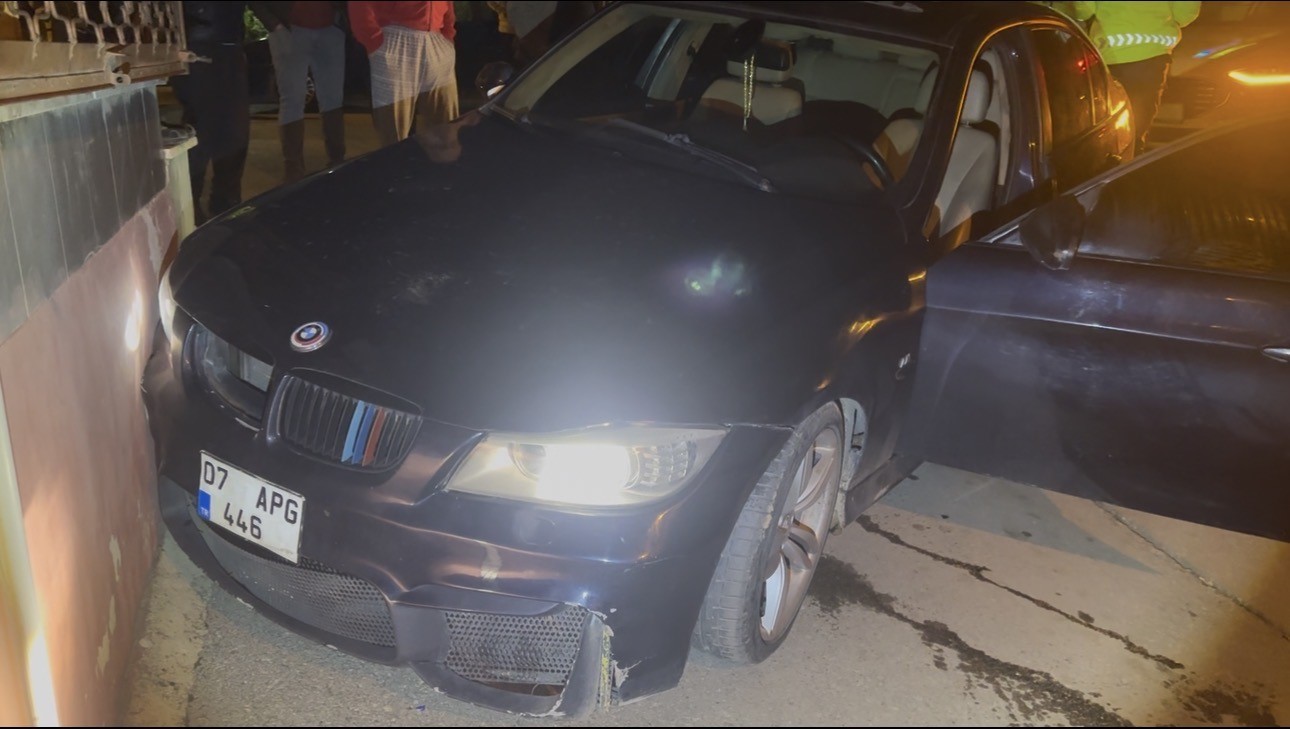 bursada dur ihtarina uymayan surucu 5 kilometre kacti 3 araca ve duvara carpti 3 RL3pWeGp