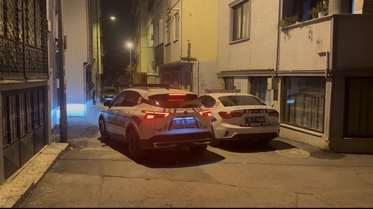 bursada dur ihtarina uymayan surucu 5 kilometre kacti 3 araca ve duvara carpti 4 JFYnitt7