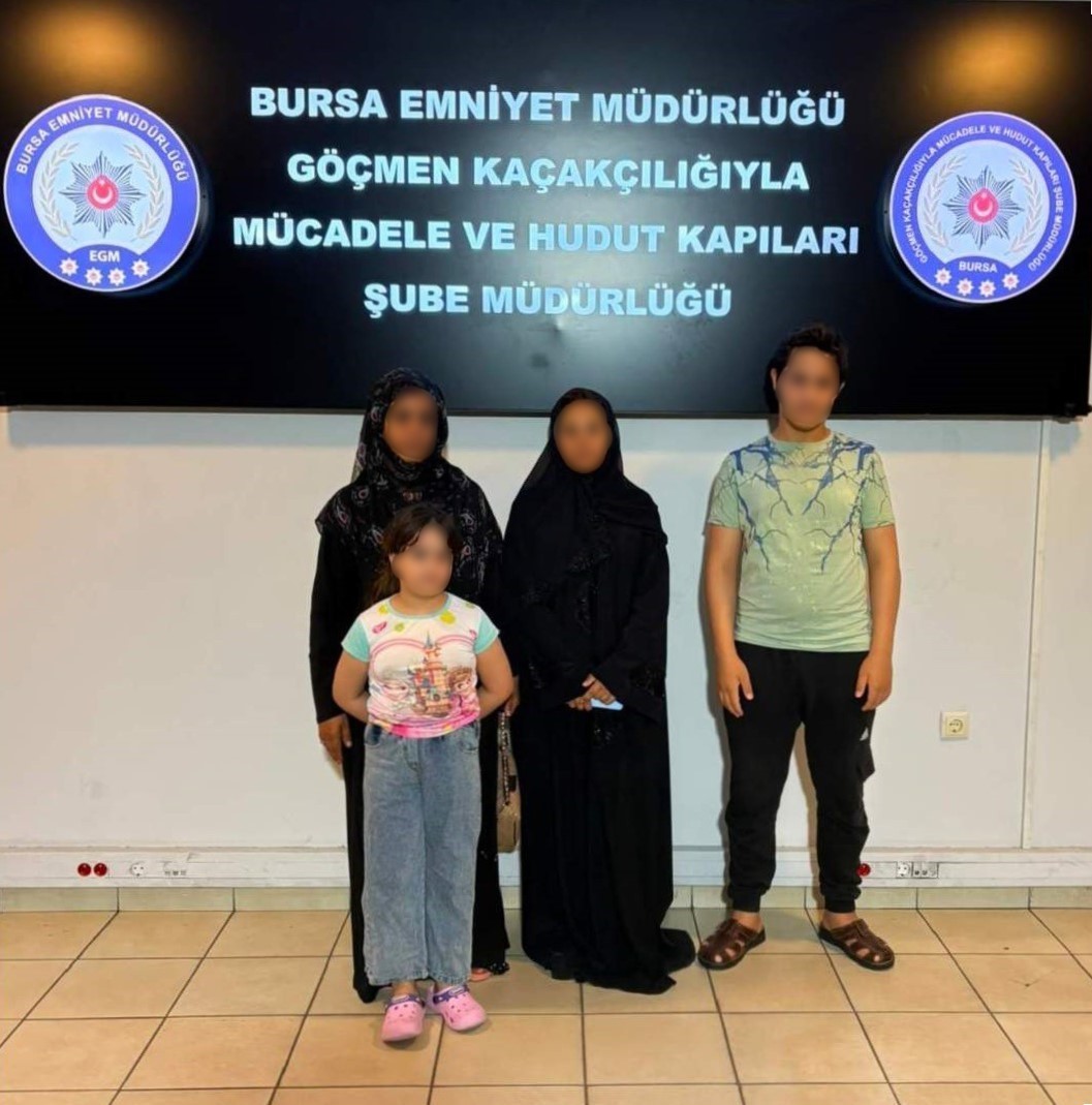 Bursa’da düzensiz göç denetimi: 3 bin 25 kişi sorgulandı 5 bursada duzensiz goc denetimi 3 bin 25 kisi sorgulandi 1 73U1iE1K