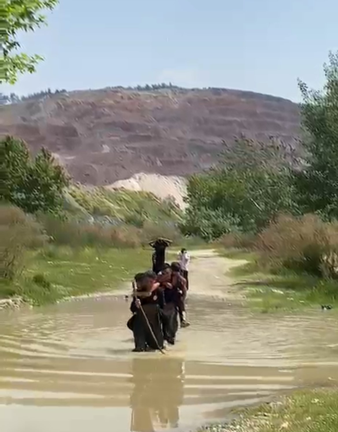 bursada ekipler seferber oldu mahsur kalan 5 cocuk kurtarildi 2 gmwWHb4d