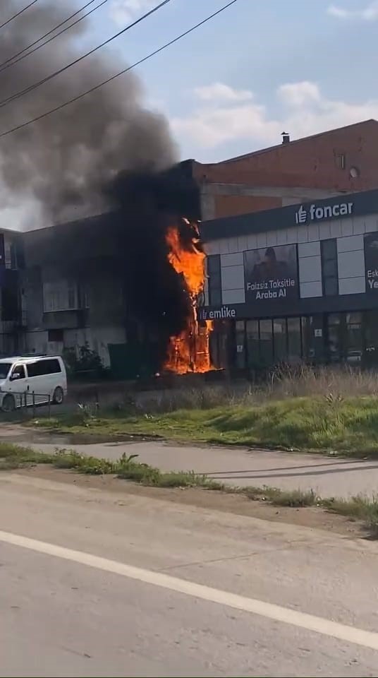bursada elektrik panosundan cikan yangin isyerine sicradi 2 S1pKZKQ7
