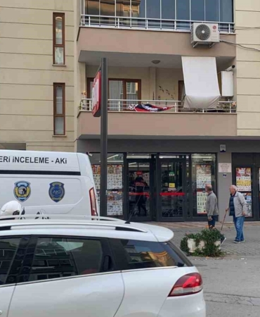 bursada-eski-esini-calistigi-markette-bicakladi-pHWA9PhM.jpg