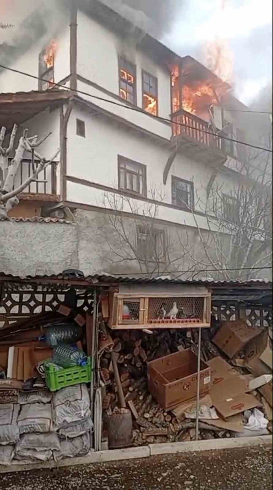 bursada evde korkutan yangin 1 lmTFf2Op