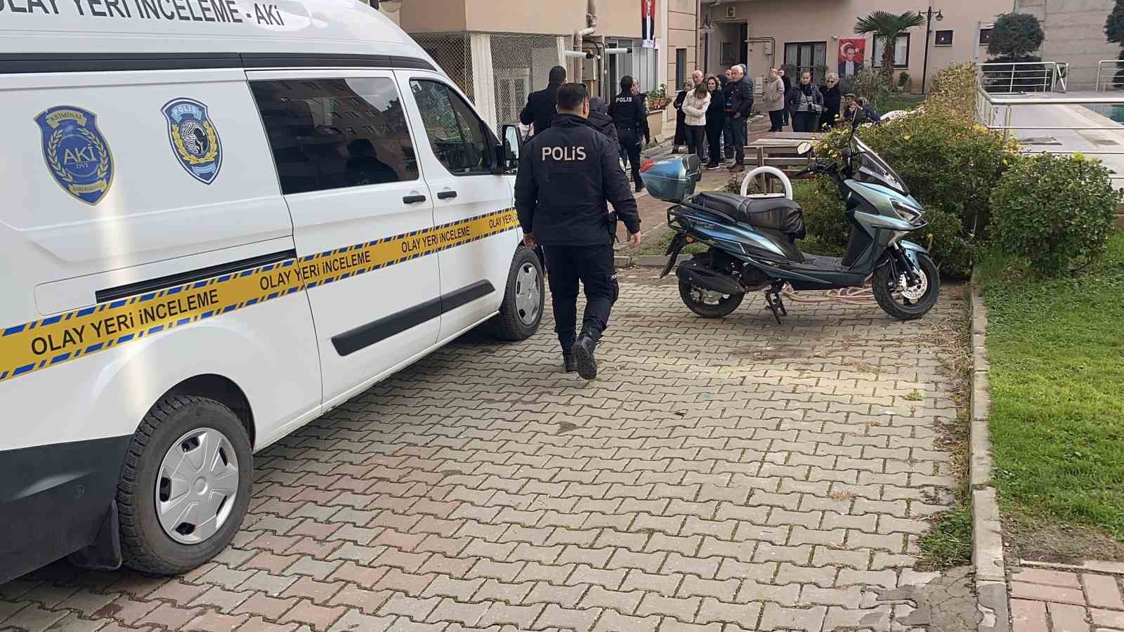 bursada evinde olu bulunan yasli kadinin olumu supheli bulundu 15