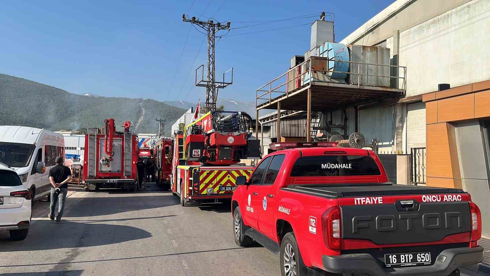 Bursa’da fabrika yangını söndürüldü 7 bursada fabrika yangini sonduruldu 3 Kw1yt5qA