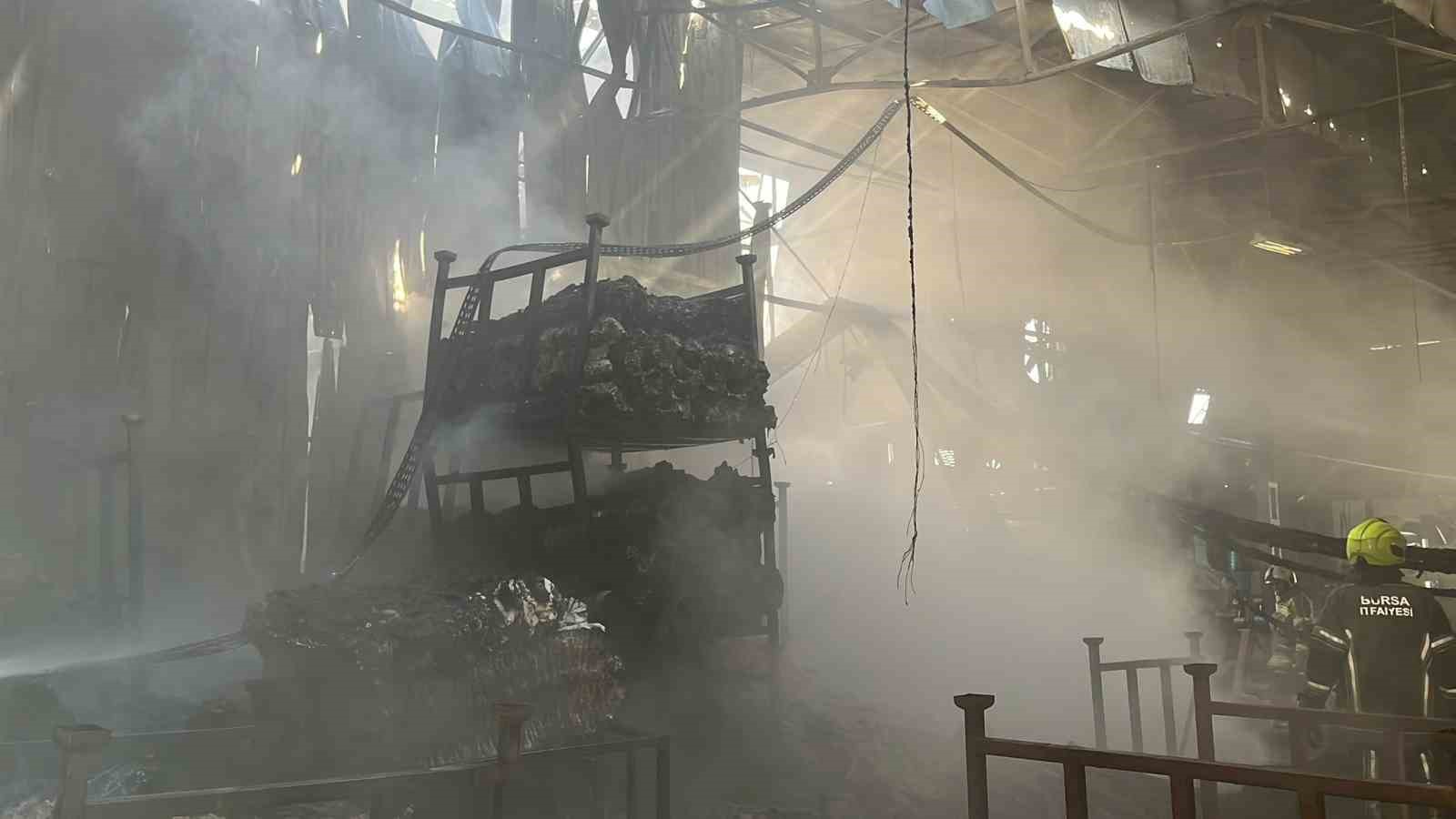 Bursa’da fabrika yangını söndürüldü 8 bursada fabrika yangini sonduruldu 4 uNsJTcpd