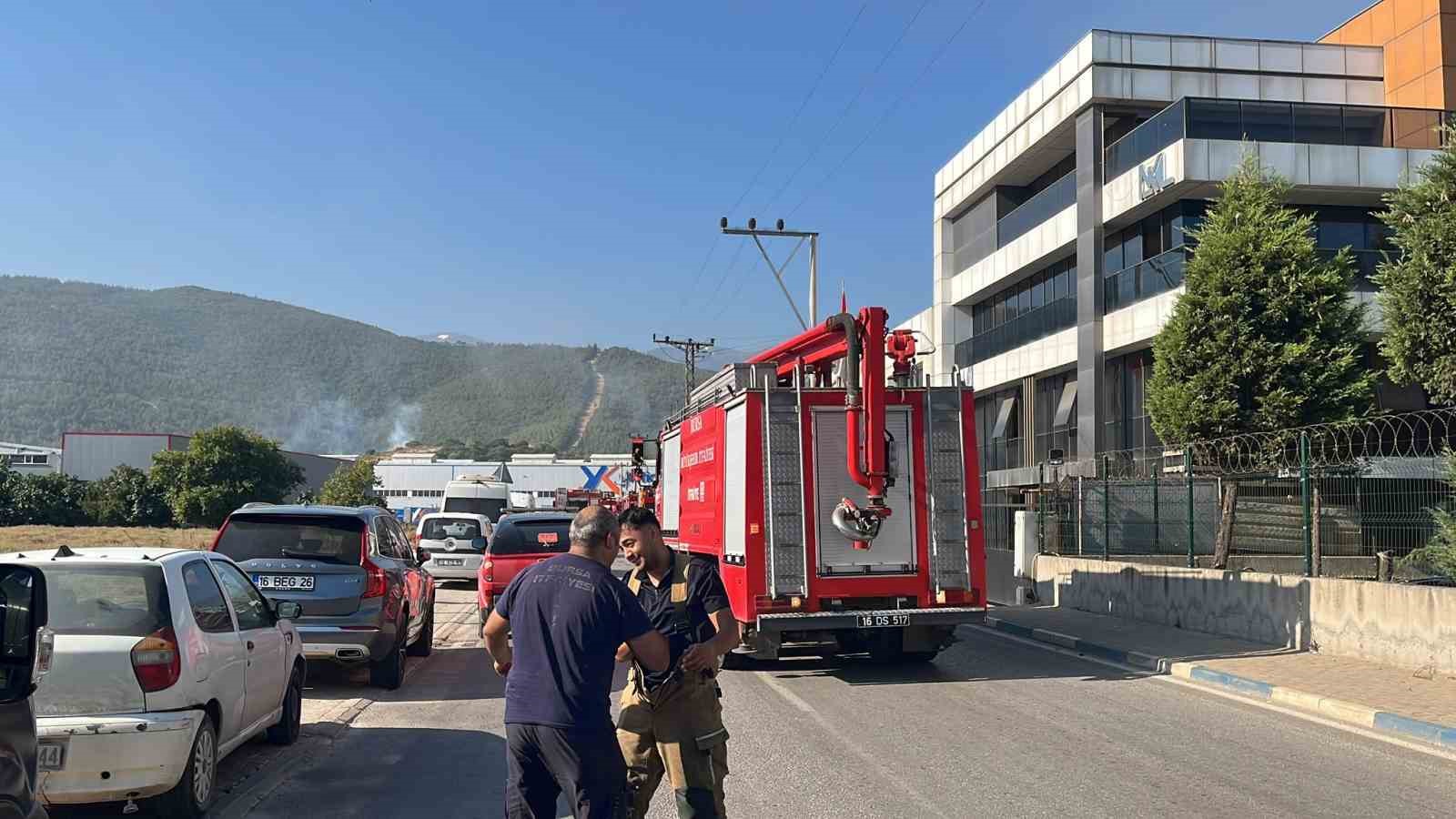 Bursa’da fabrika yangını söndürüldü 9 bursada fabrika yangini sonduruldu 5 QVB5ncfq