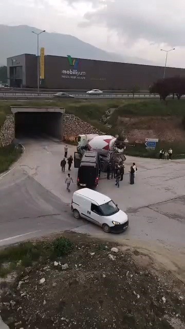 bursada feci kaza 2 yarali 1 Nzem4u33