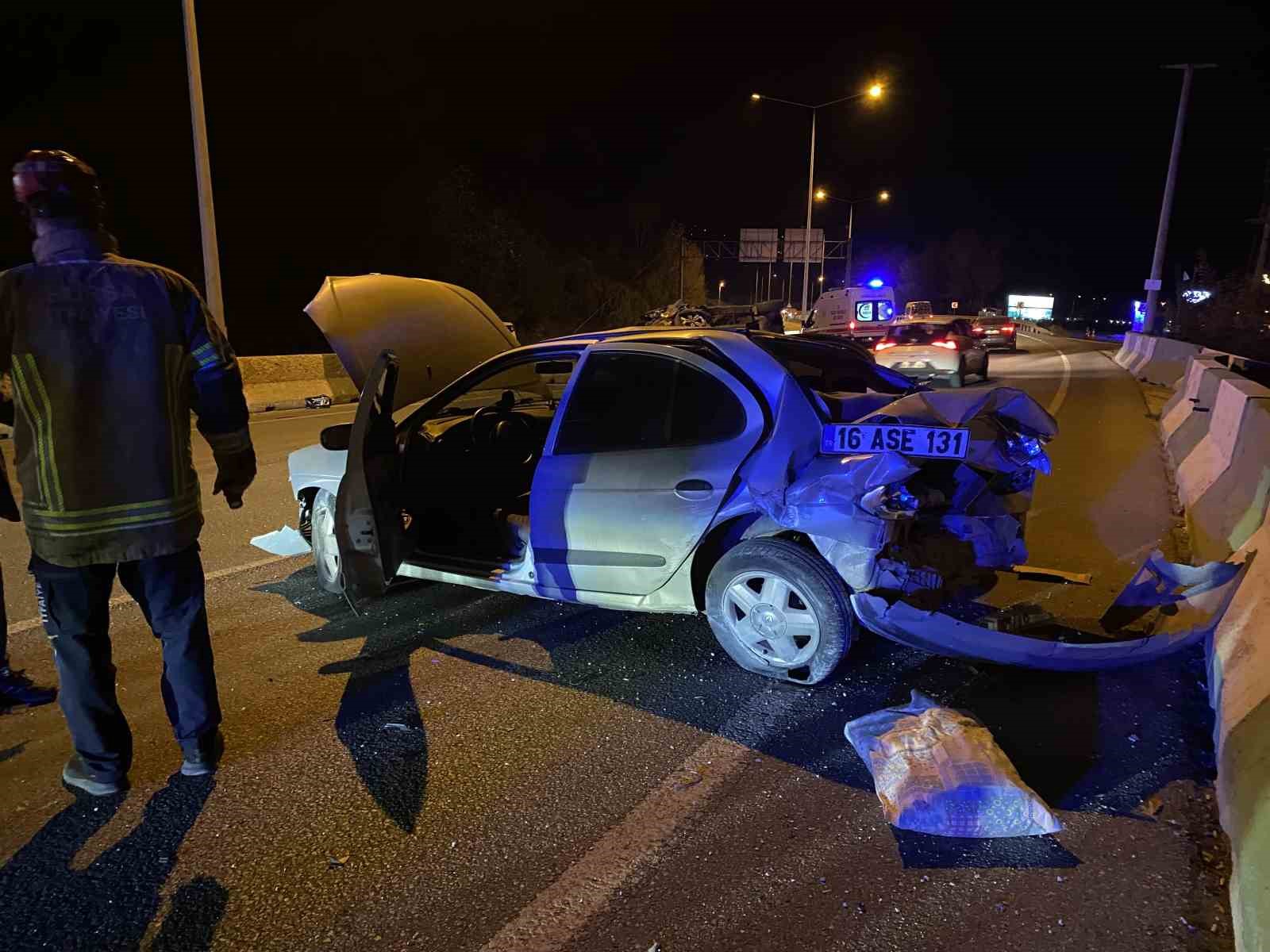 bursada feci kaza bariyere carpip takla atti 2 yarali 0 6mKQROHR