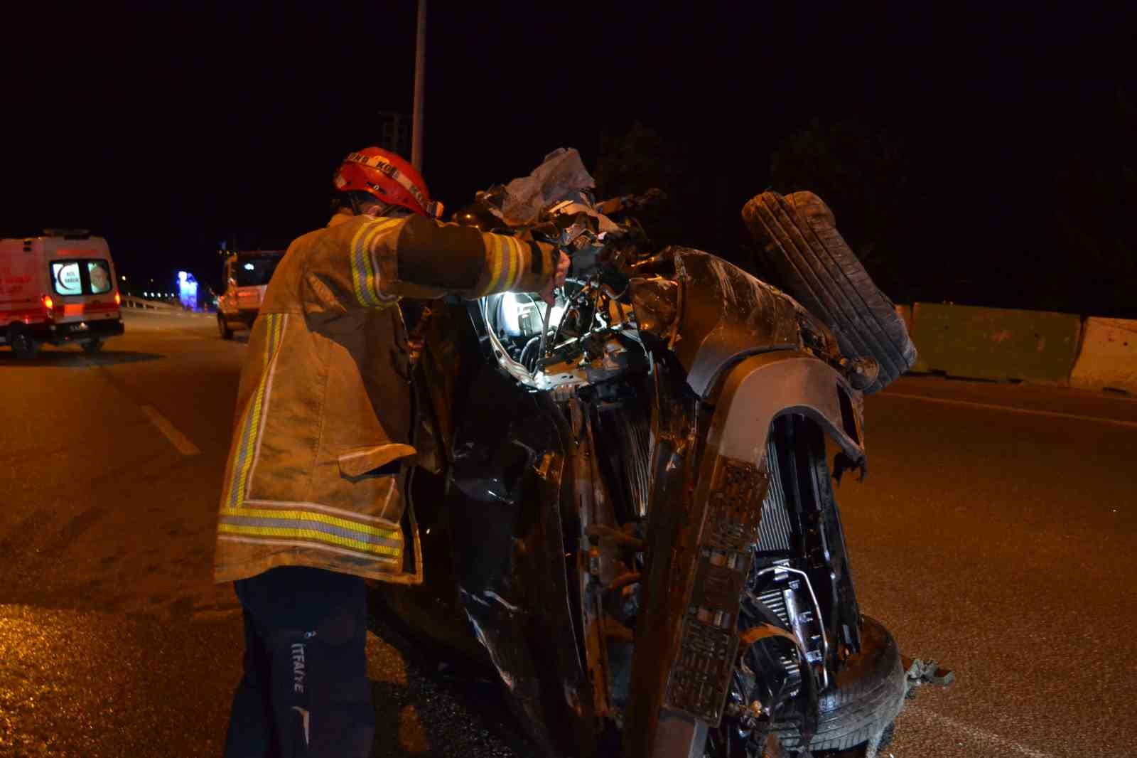 bursada feci kaza bariyere carpip takla atti 2 yarali 1 sjXAjblT