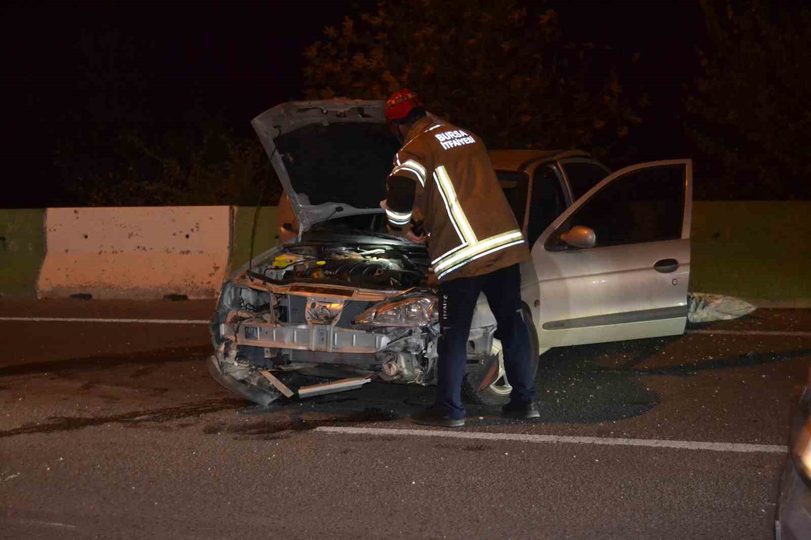 bursada feci kaza bariyere carpip takla atti 2 yarali 8 hS3pymfF