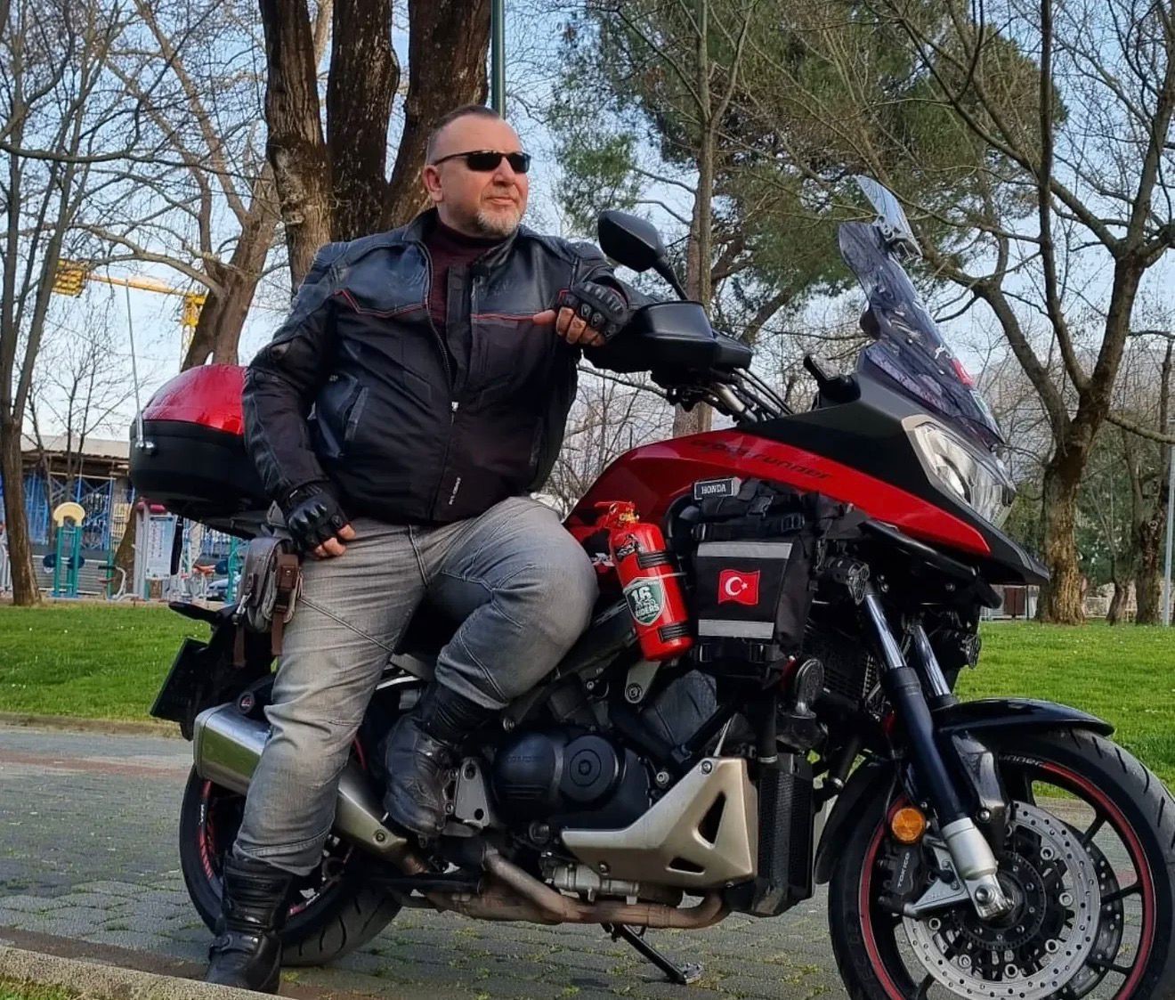 bursada feci kaza motosiklet tutkunu sanatci hayatini kaybetti oglu agir yaralandi 2 vizHruU8