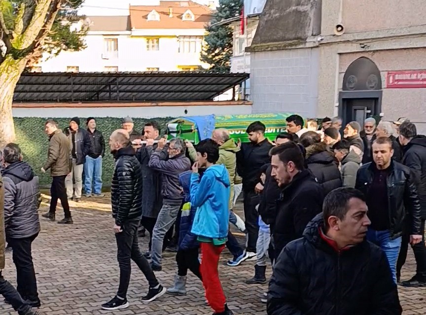 bursada feci kazada hayatini kaybeden 2 genc kiz son yolculuguna ugurlandi 1