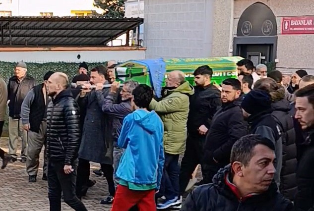 bursada feci kazada hayatini kaybeden 2 genc kiz son yolculuguna ugurlandi 2