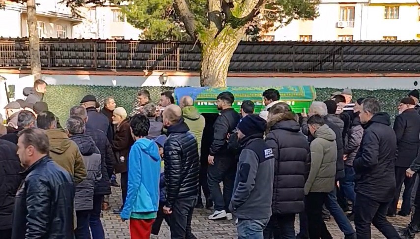 bursada feci kazada hayatini kaybeden 2 genc kiz son yolculuguna ugurlandi 4 c2SGAGQF