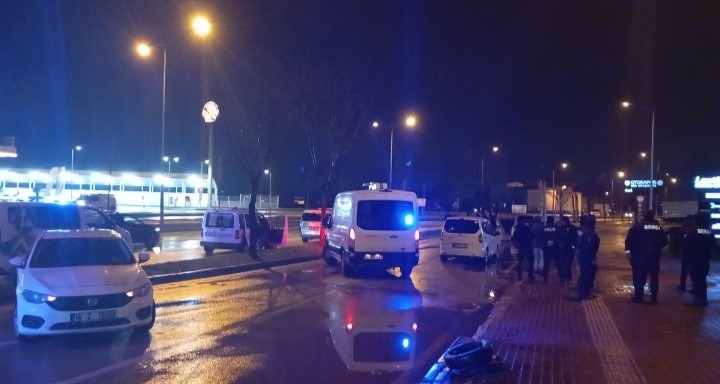 bursada film gibi operasyon pompaci kiligiyla yakalandilar el bombasi ve silah ele gecirildi 3 y4JwQKfA