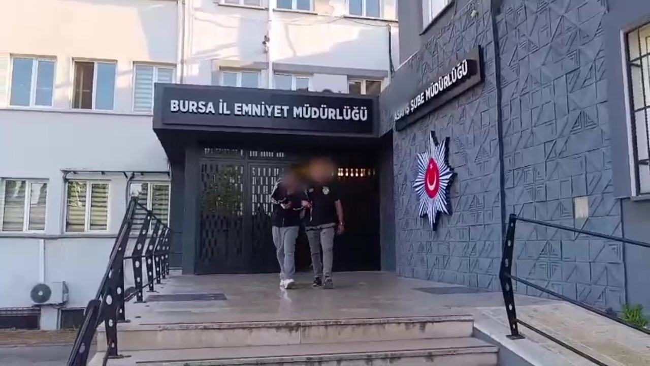 Bursa’da film gibi takip: 150 saatlik kamera incelemesiyle çalınan 3 araç bulundu, 2 hırsız tutuklandı 5 bursada film gibi takip 150 saatlik kamera incelemesiyle calinan 3 arac bulundu 2 hirsiz wcDEdQ3Y