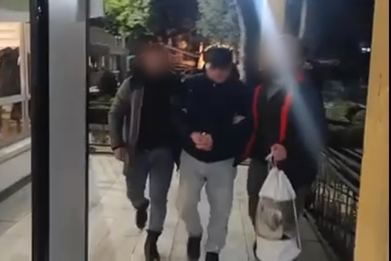 bursada film gibi zehir baskinidilenci kiligindaki polis kapiyi actirdi 3 kMlreyW6