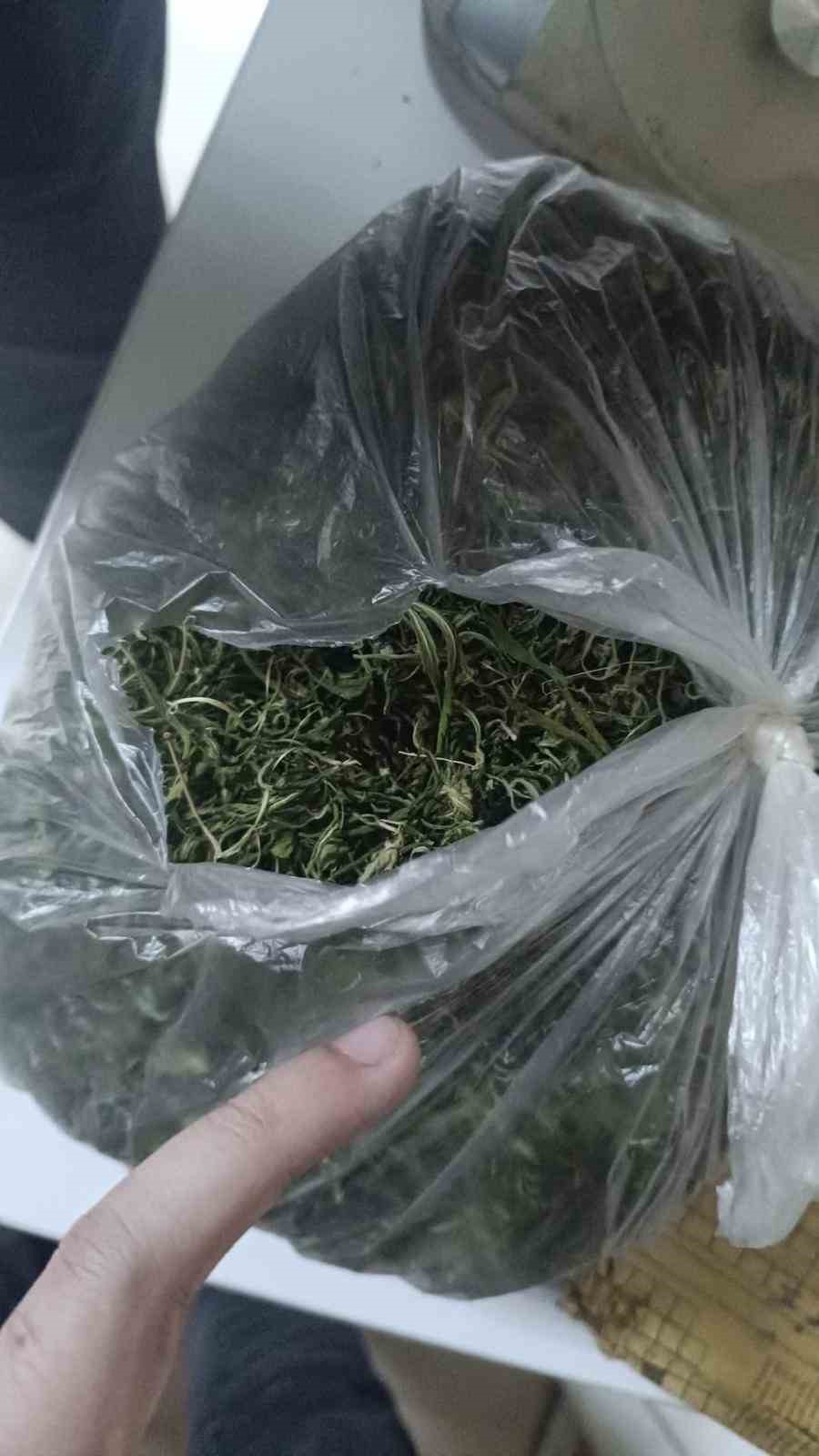 bursada film gibi zehir baskinidilenci kiligindaki polis kapiyi actirdi 4 tKNCHcvt