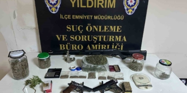 bursada-film-gibi-zehir-baskinidilenci-kiligindaki-polis-kapiyi-actirdi-y6bYA68m.jpg