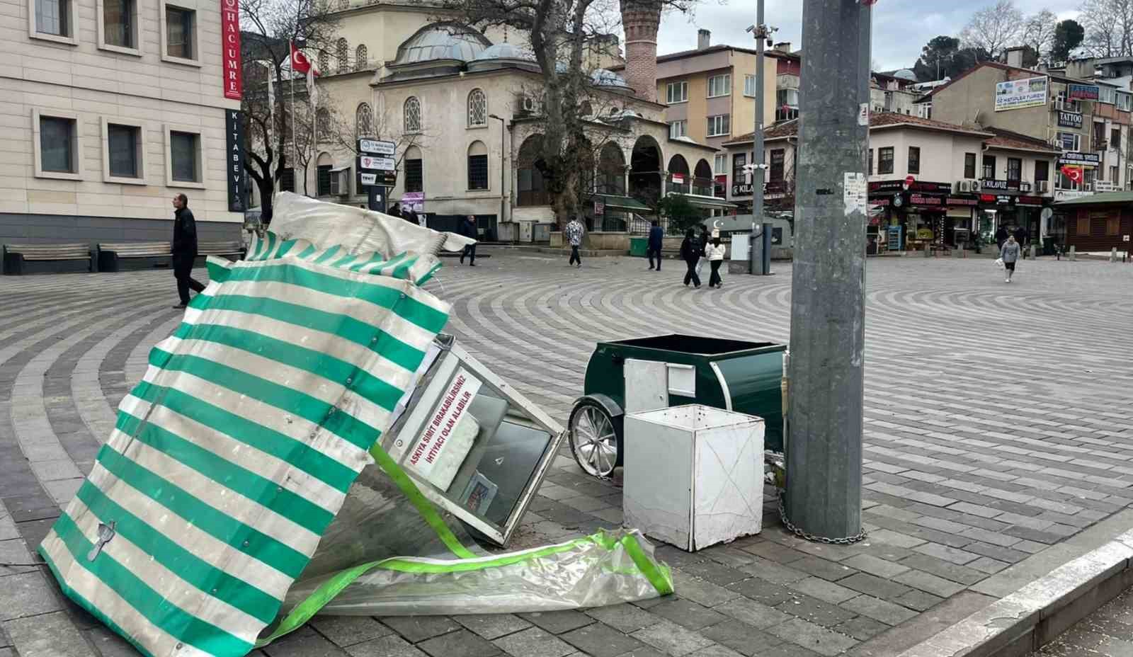 bursada firtina ucurduyolda yurumekte gucluk cektiler 4 OpJMJF8T