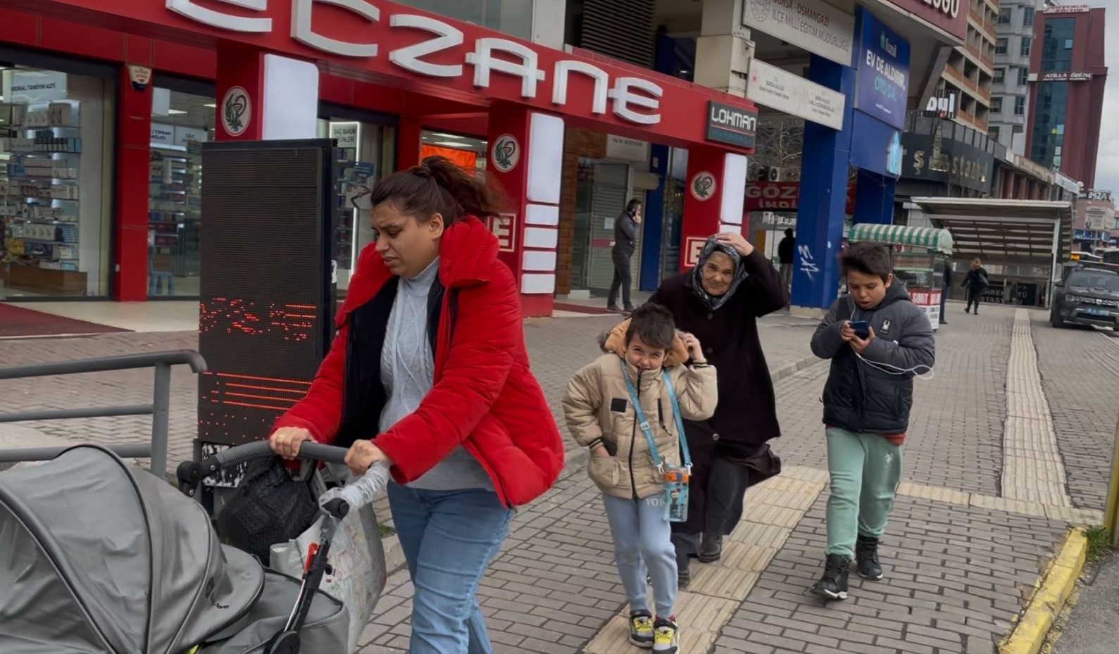 bursada firtina ucurduyolda yurumekte gucluk cektiler 6 n7vHmUnZ