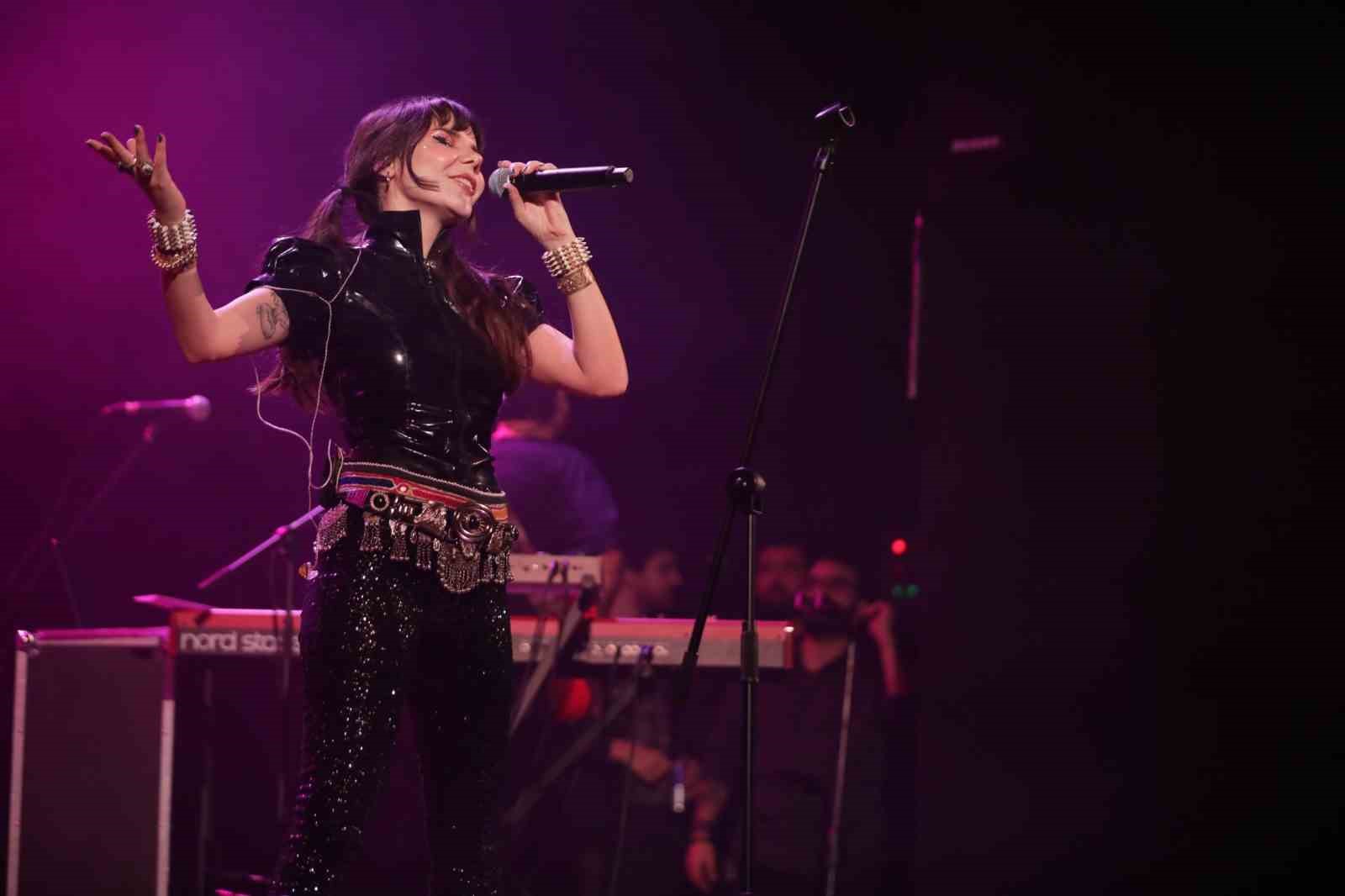 bursada gaye su akyol ile muzik dolu gece 0 Cp289OCK