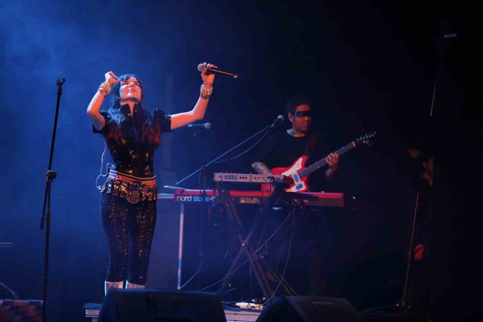bursada gaye su akyol ile muzik dolu gece 2 KleIsBml