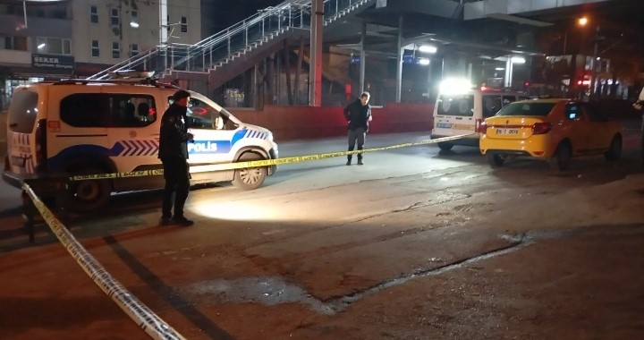 bursada gece saatlerinde eglence mekani onunde silahli kavga 1i agir 2 yarali 1 I4MCu15t