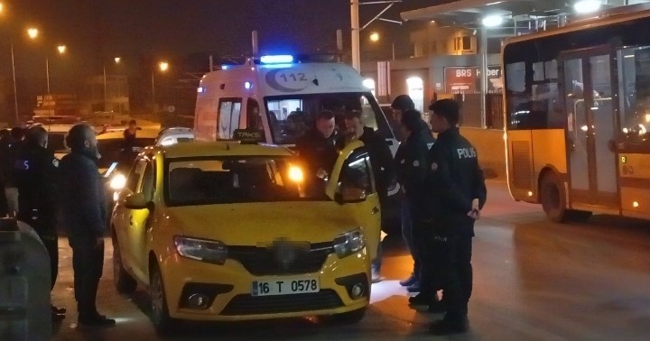 bursada gece saatlerinde eglence mekani onunde silahli kavga 1i agir 2 yarali 3
