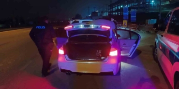bursada-gece-yarisi-hesaplasma-aracin-onunu-kesip-ates-acti-ZgFPsNqe.jpg