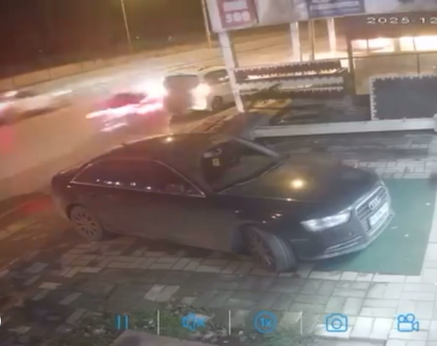 bursada gece yarisi kaza ani kamerada 1i agir 4 yarali 5 hQSaRRVb