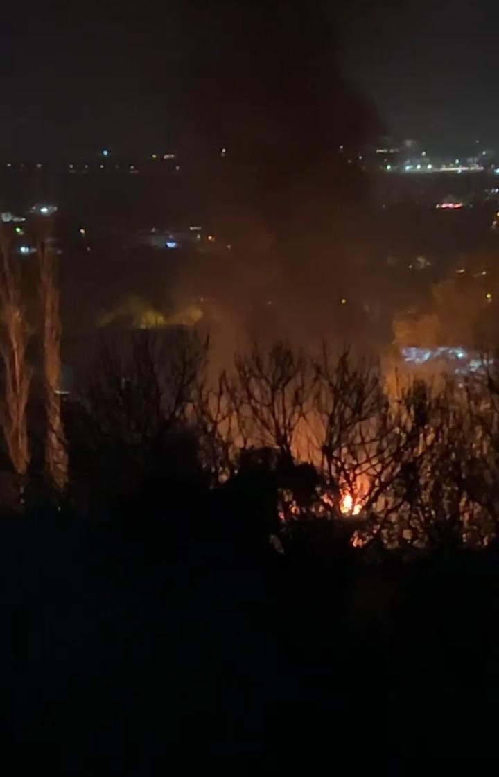 bursada gece yarisi konteynir alevlere teslim oldu 4 5a473nTU