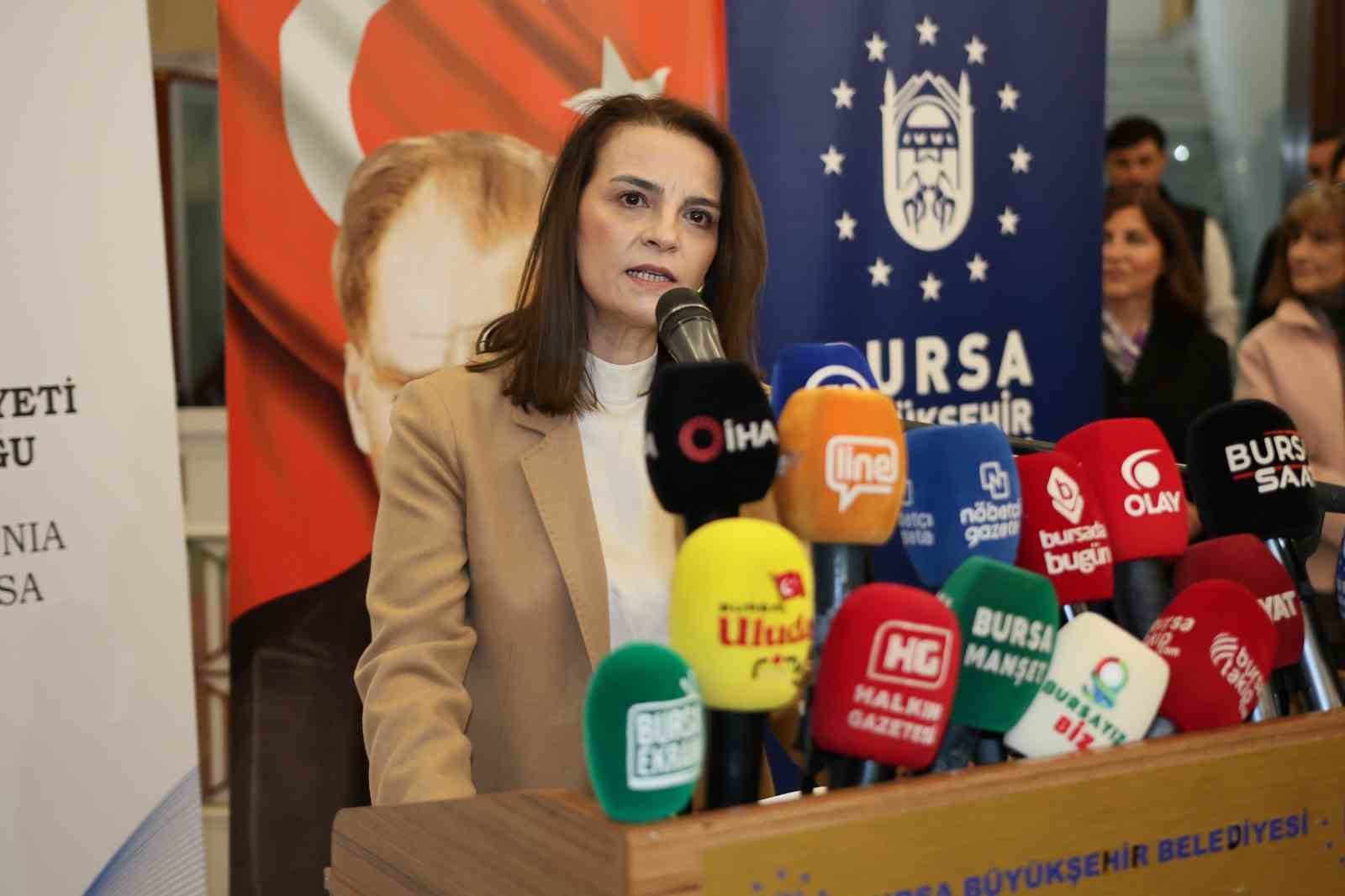 bursada geleneksel sanatlara anlamli katki zer i n b tezhip sergisi acildi 2 1q9AXuMa