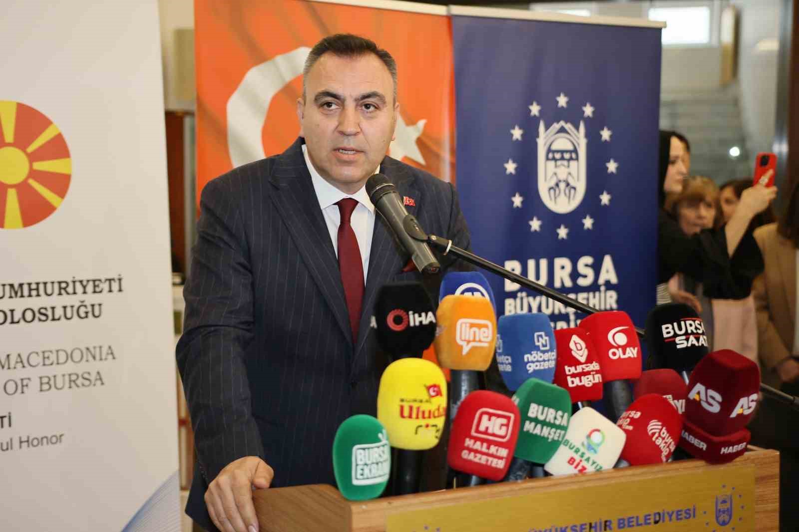 bursada geleneksel sanatlara anlamli katki zer i n b tezhip sergisi acildi 3 kHEcBebA