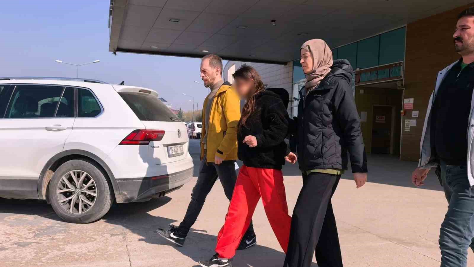 bursada genc kizlarin bicakli kavgasi 1 supheli adliyeye sevk edildi 2 pkgsI2eR
