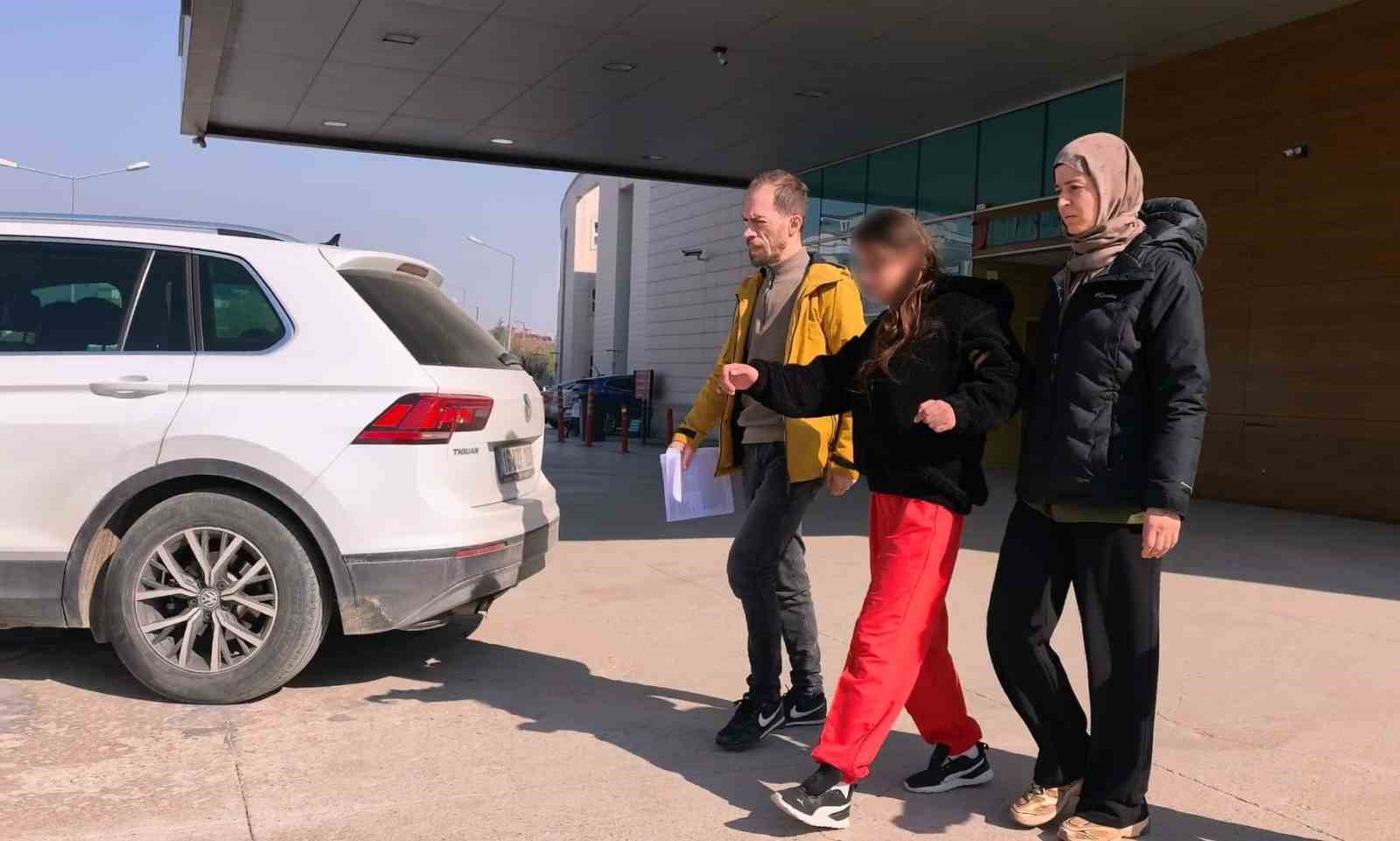 bursada genc kizlarin bicakli kavgasi 1 tutuklama 2 jvvYf9fs