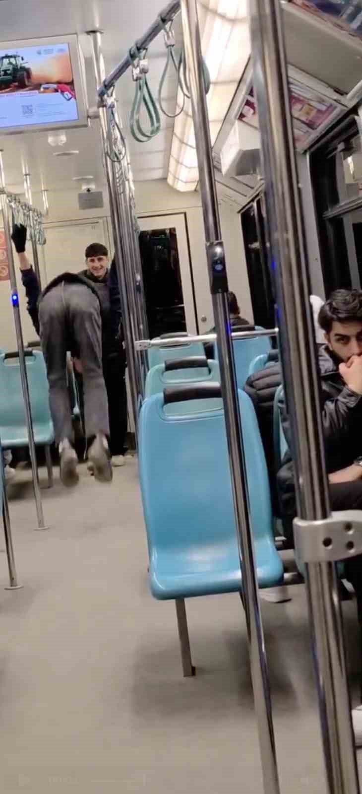 bursada genclerin metroda tehlikeli oyunu kameraya yansidi 1