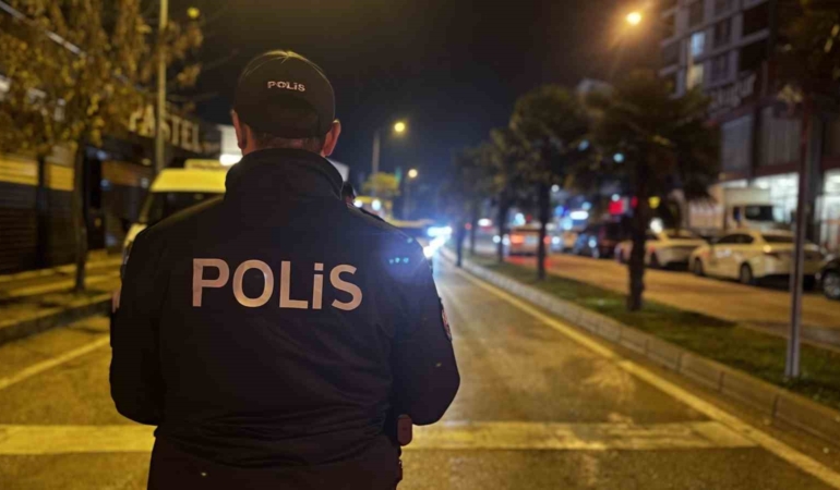 bursada-genis-capli-asayis-uygulamasi-10-aranan-sahis-yakalandi-hmOSksSc.jpg