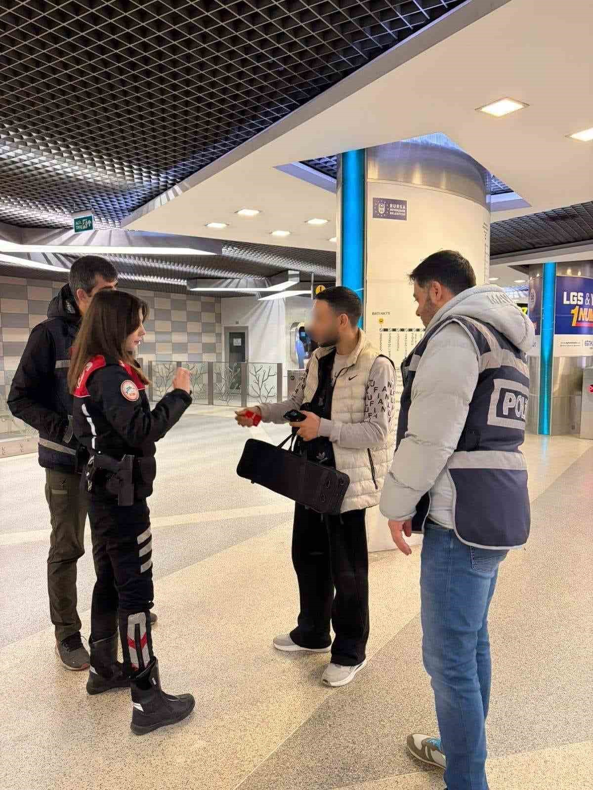 Bursa’da geniş kapsamlı göçmen operasyonu 6 bursada genis kapsamli gocmen operasyonu 2 PamZlDdy