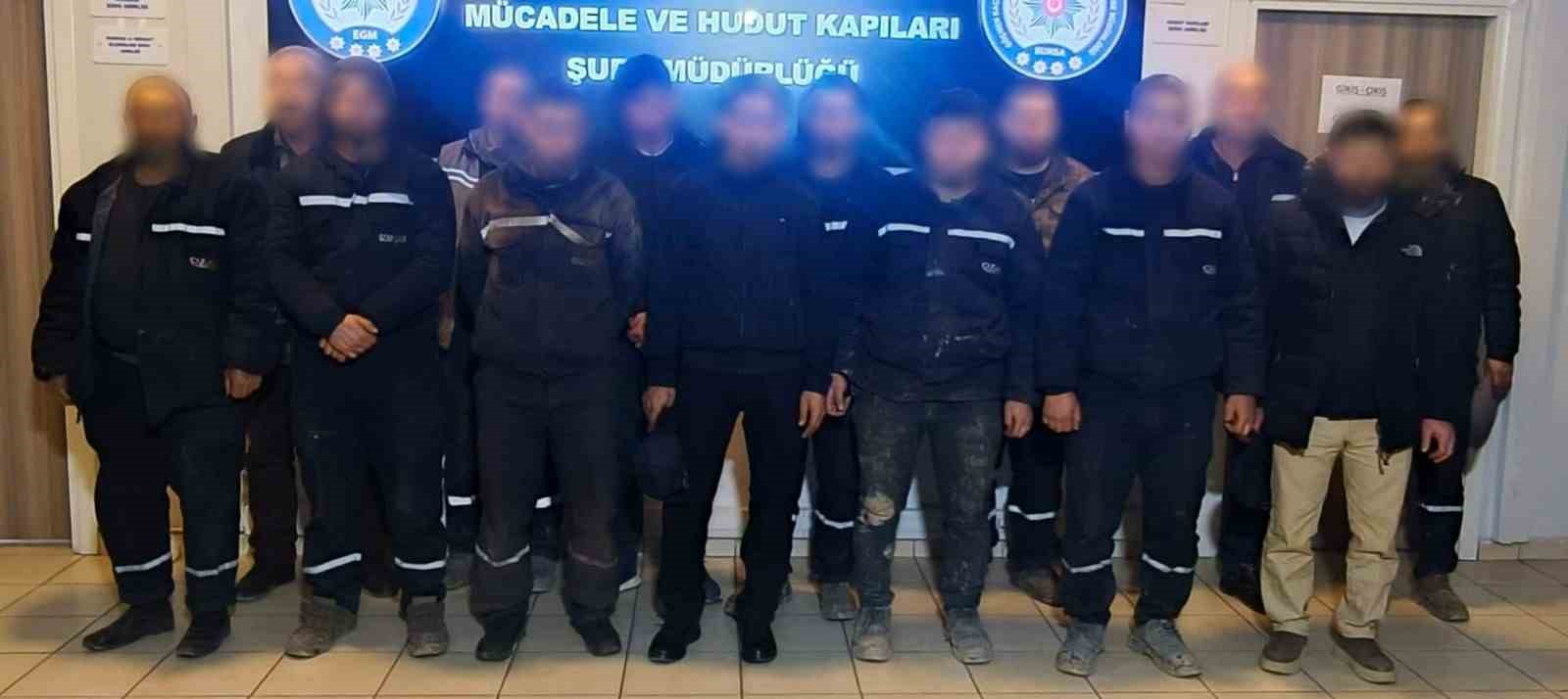 Bursa’da göçmen kaçakçılığına yönelik operasyon: 13 yabancı uyruklu şahıs yakalandı 4 bursada gocmen kacakciligina yonelik operasyon 13 yabanci uyruklu sahis yakalandi 0 3ignGM7H