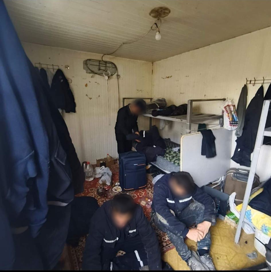 Bursa’da göçmen kaçakçılığına yönelik operasyon: 13 yabancı uyruklu şahıs yakalandı 6 bursada gocmen kacakciligina yonelik operasyon 13 yabanci uyruklu sahis yakalandi 2 O2u2LTpH