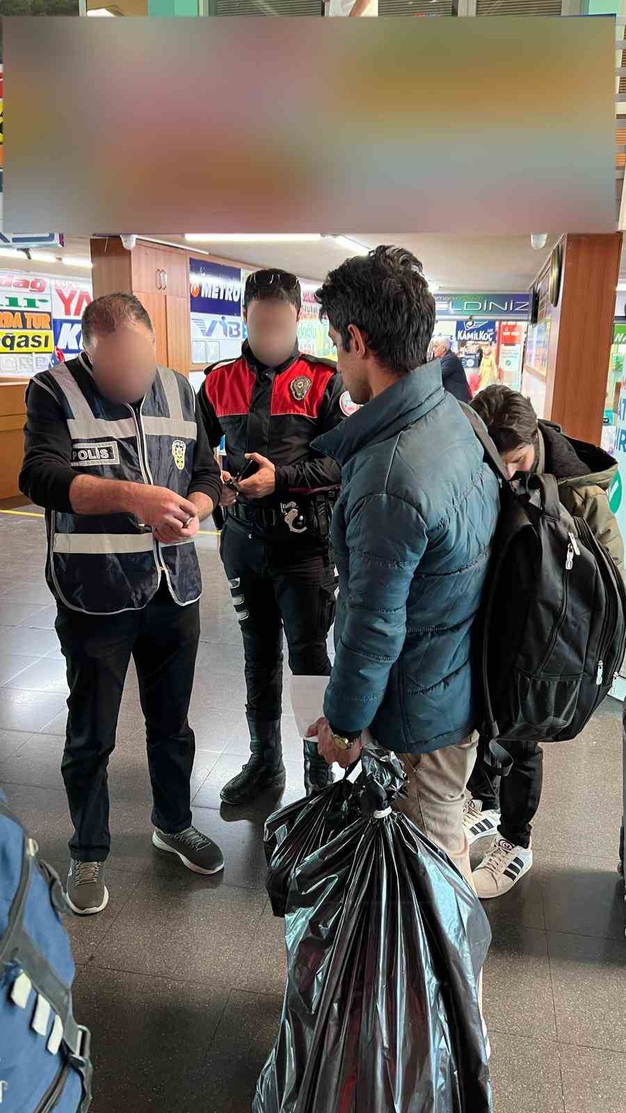 bursada gocmen kacakciligina yonelik operasyon 27 yabanci uyruklu sahis yakalandi 2 5wdpq8sy