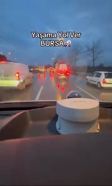 bursada goz dolduran anlar onlarca surucu yol verdi 1 NuRvrXyk