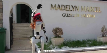 bursada-guzellik-merkezine-robot-isci-mesaiye-basladi-jJUDdKRF.jpg