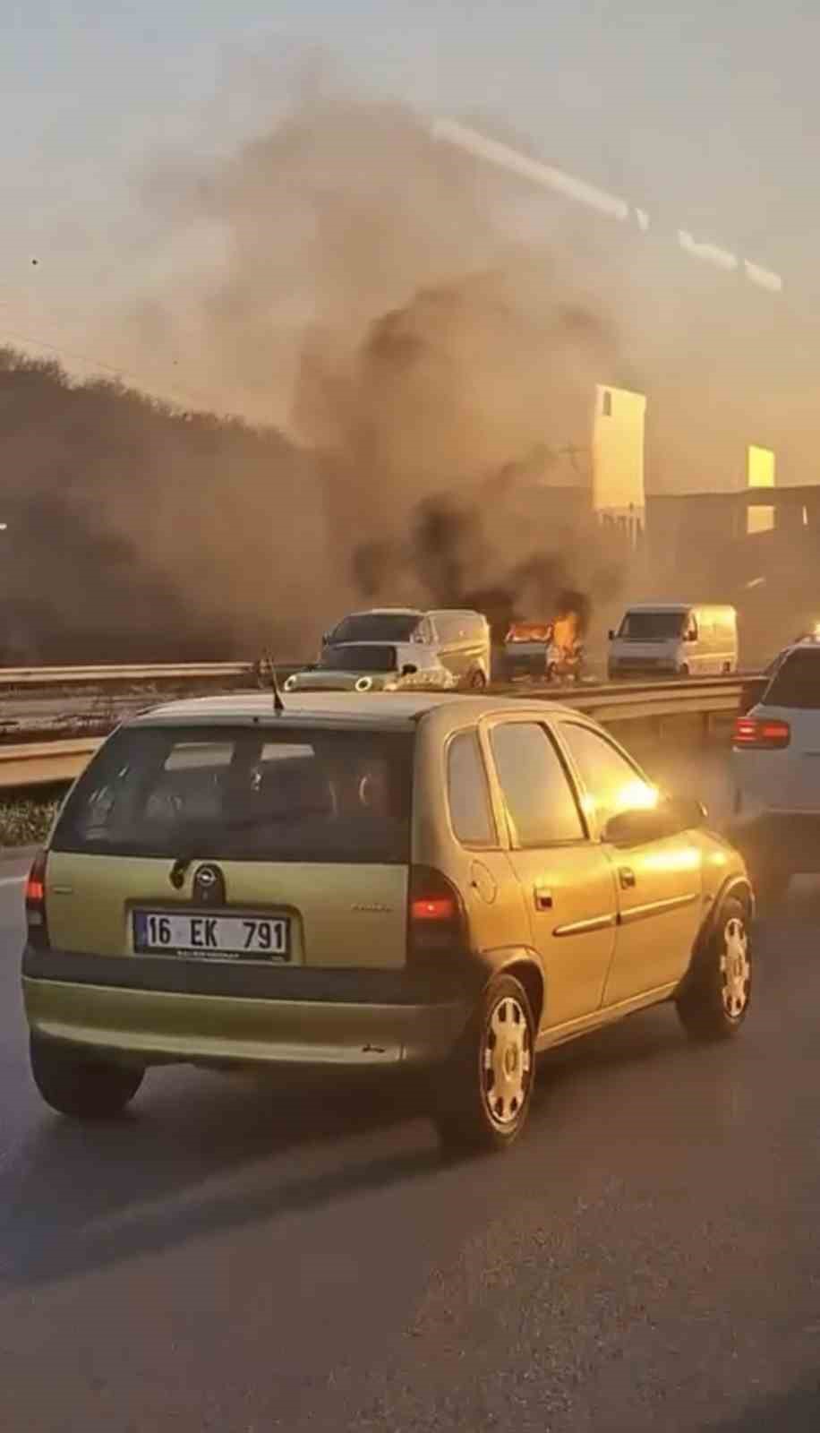 bursada hafif ticari arac alev aldi 1 dGZbP3en